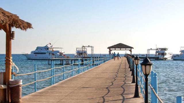 AQUASTARS DIVE CENTER - AMWAJ BEACH CLUB