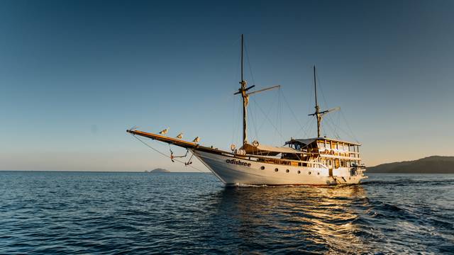 Adishree Phinisi Komodo