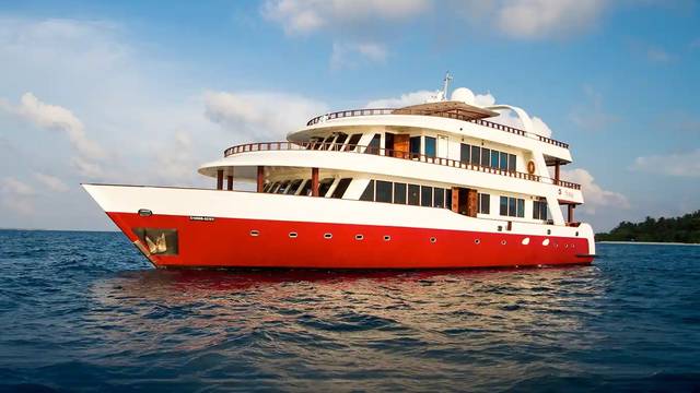 DUNE Theia Liveaboard
