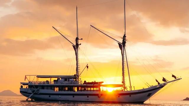 Ombak Putih Liveaboard