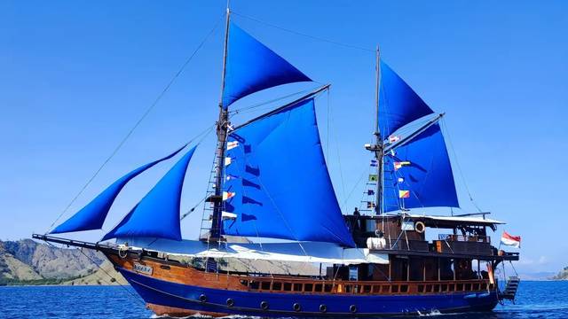Moana Cruising Liveaboard