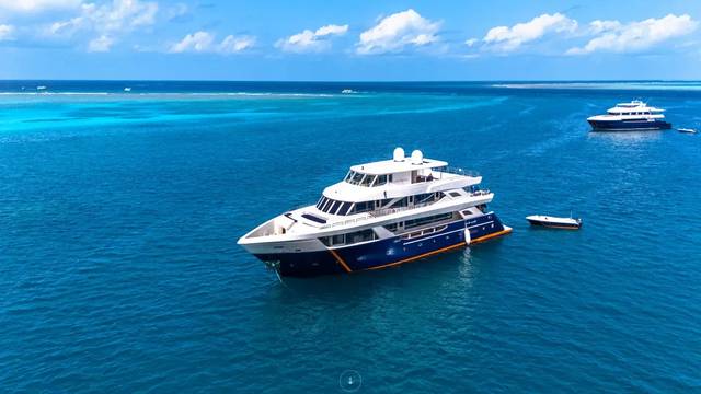 DUNE Black Manta Liveaboard