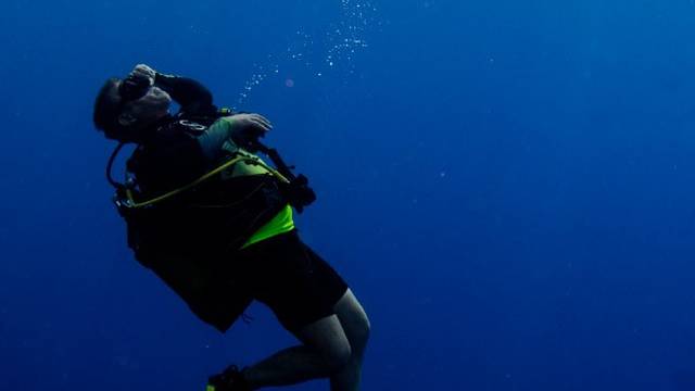 Gus Dive Center