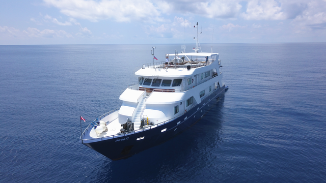 Infiniti liveaboard