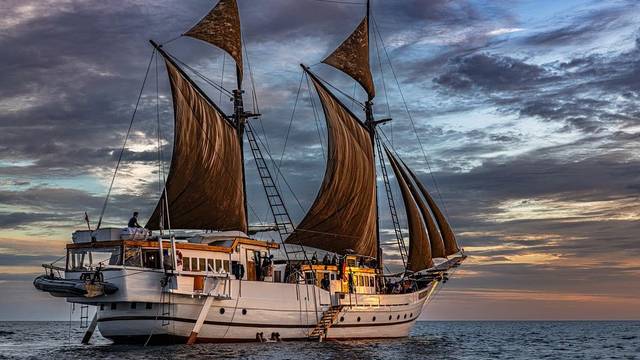 SMY Ondina (Cruising Indonesia)