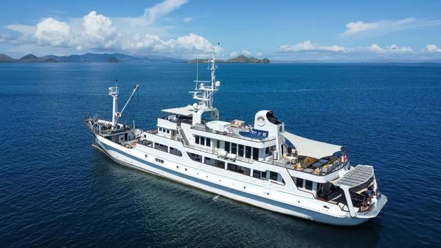 Trans Luxury Yacht Liveaboard