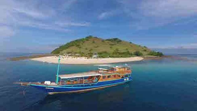 Amalia Liveaboard Komodo