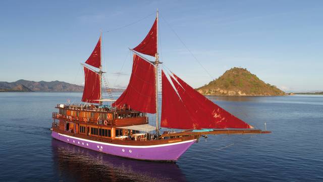 KLM Neomi Liveaboard