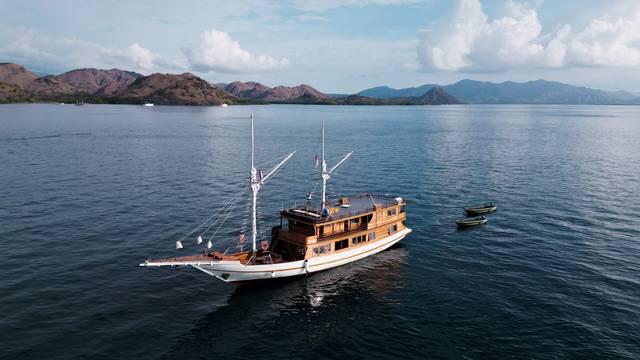 Sundari Voyages Liveaboard