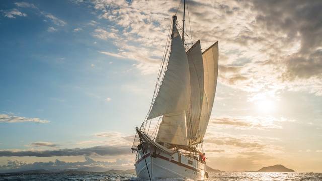 Emperor Raja Laut Liveaboard