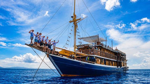 Mari Liveaboard