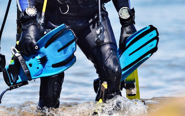 HOW TO CHOOSE FINS FOR SCUBA DIVING