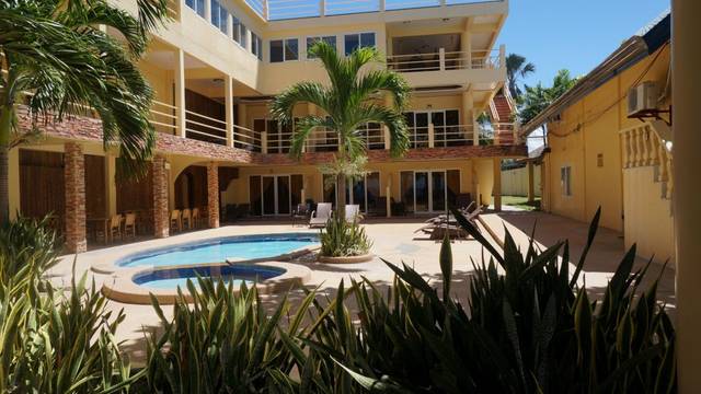 La Laguna Beach Club & Dive Centre