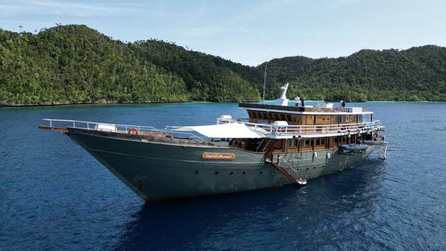Emperor Divers Indonesia Liveaboards
