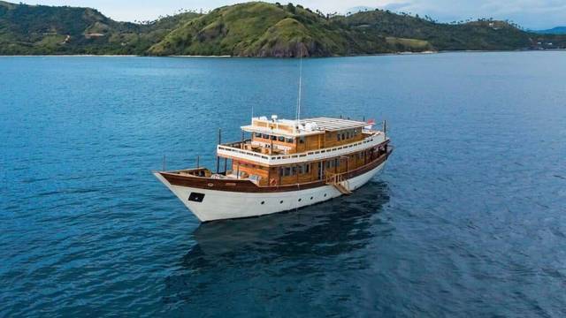 SAMARA LIVEABOARD