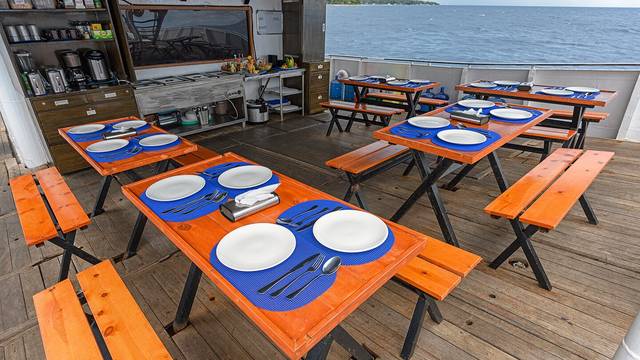 Resolute Liveaboard
